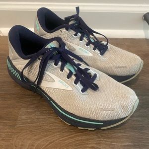 Women’s Brooks Adrenaline Running shoe